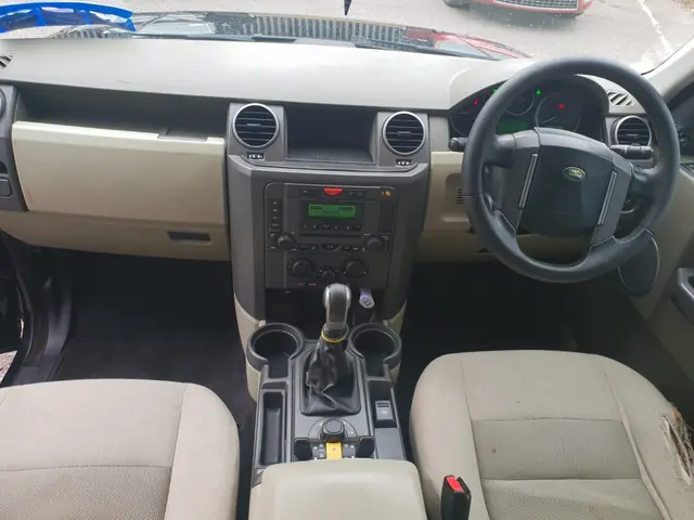 Land Rover Discovery — interior before detailing