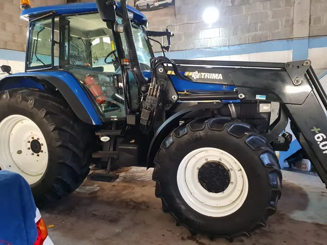 New Holland Tractor — fleet vehicle detailing